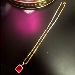 GLD Gold chain with red pendent